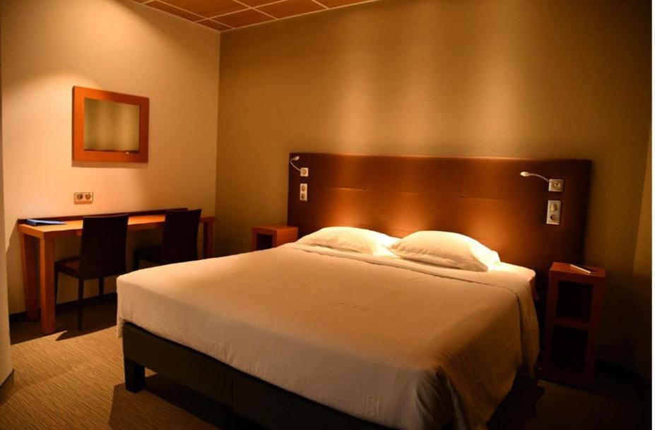 Hotellerie Notre Dame De Lumieres Goult Habitación foto